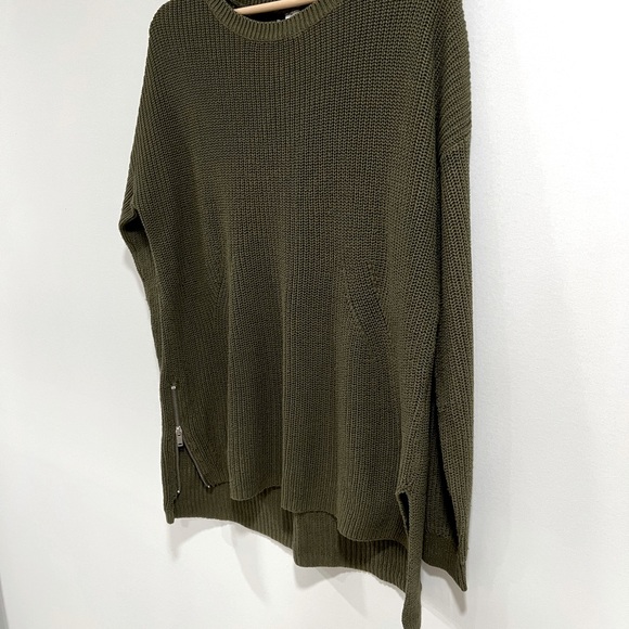 Oversized Sweater - Picture 2 of 5